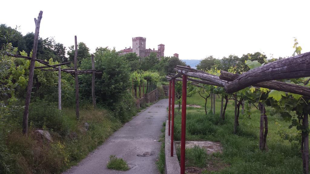 Castello Di Pavone Pavone Canavese Exterior foto