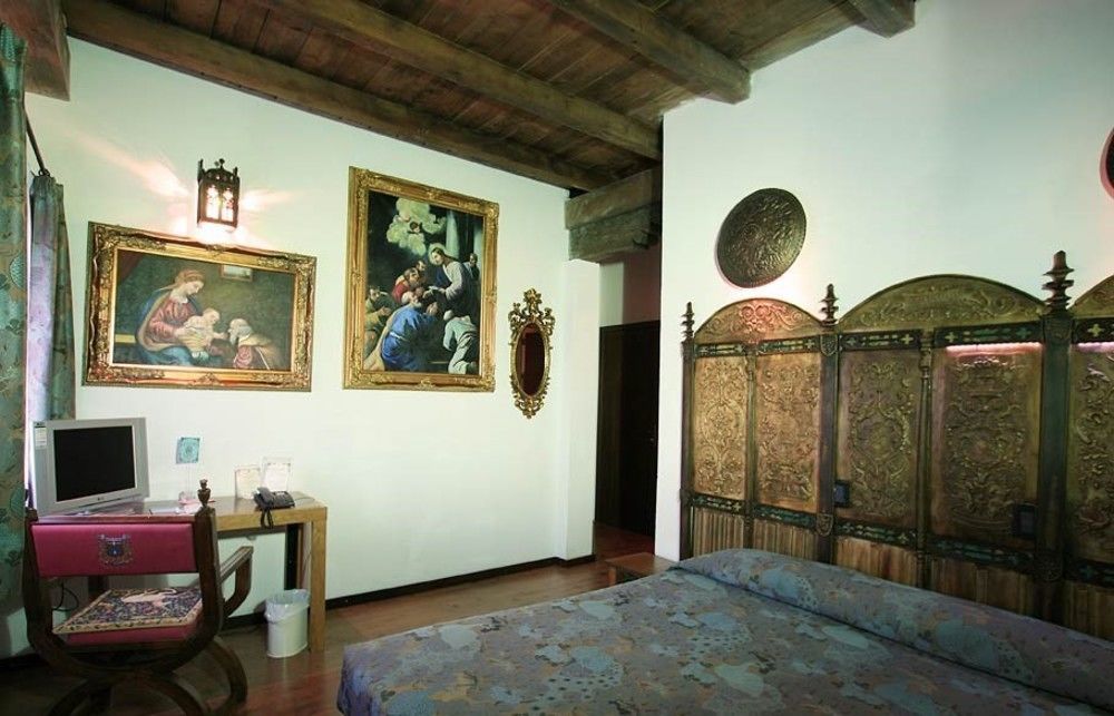 Castello Di Pavone Pavone Canavese Exterior foto