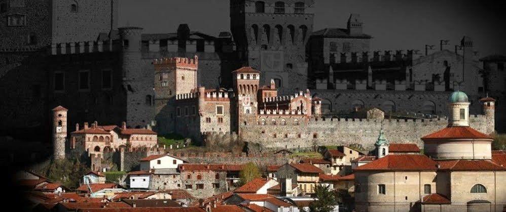 Castello Di Pavone Pavone Canavese Exterior foto