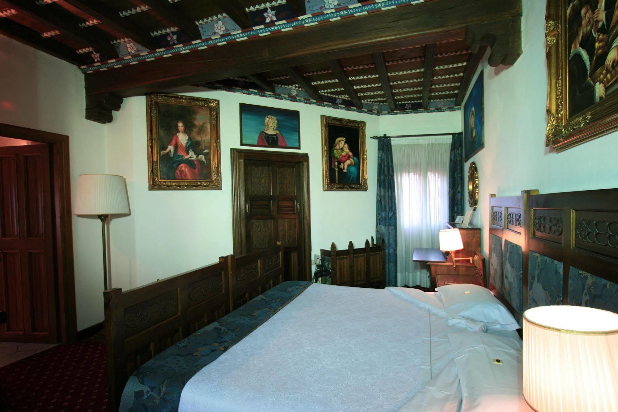 Castello Di Pavone Pavone Canavese Exterior foto