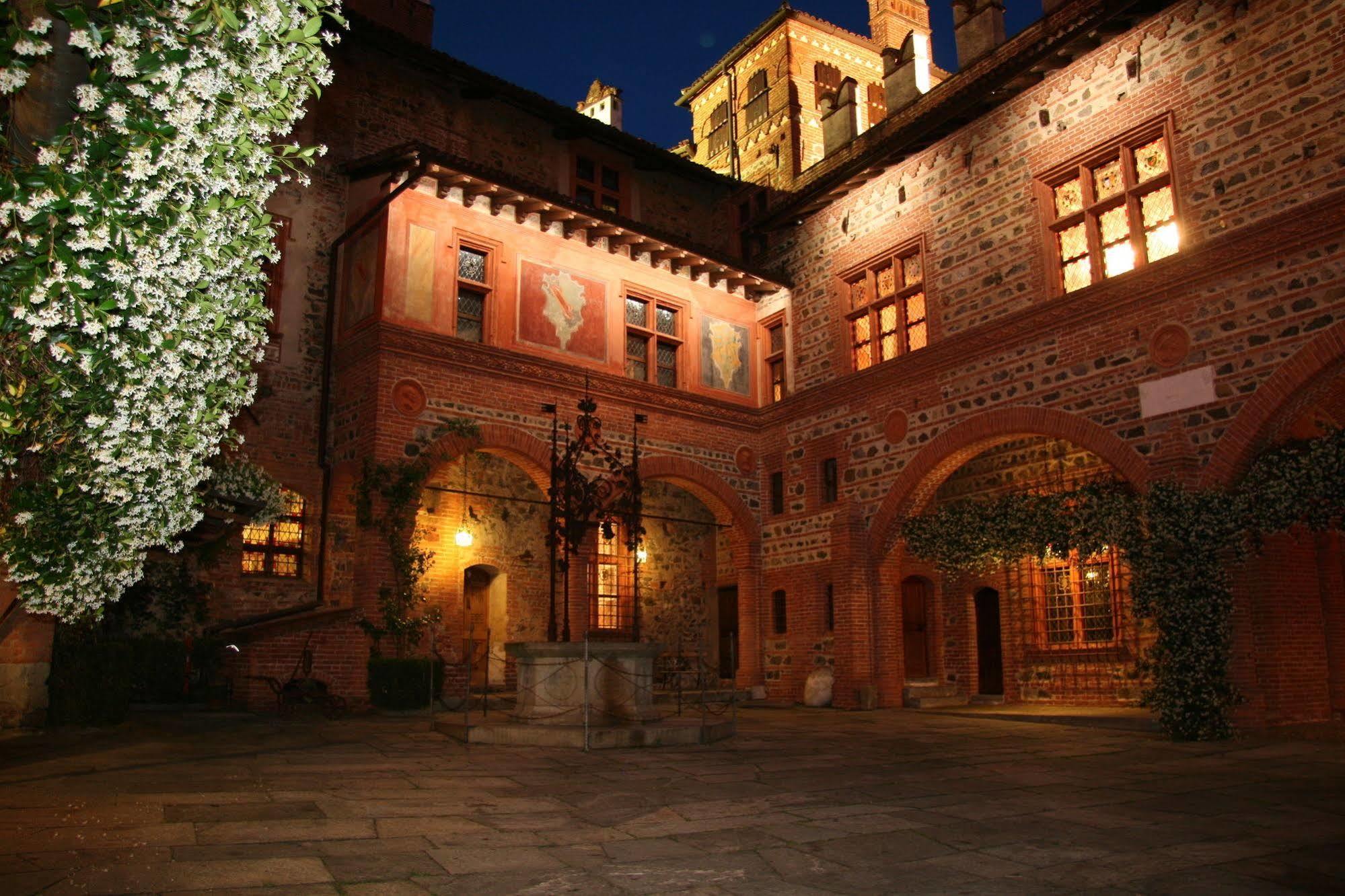 Castello Di Pavone Pavone Canavese Exterior foto